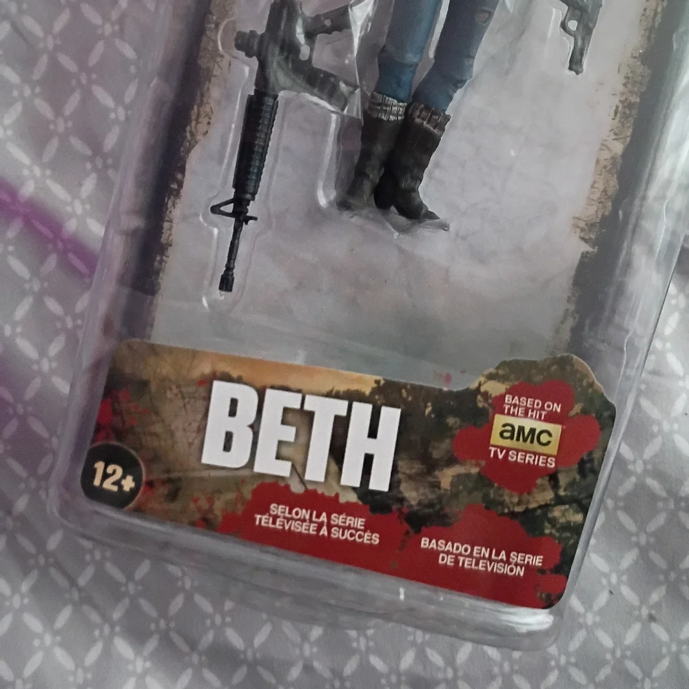 TWD Beth Action Figure - Picture 3 of 5